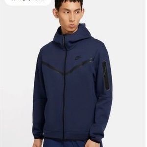 NWT - Nike Tech Fleece